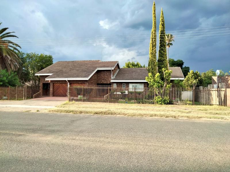 5 Bedroom Property for Sale in Douglas Northern Cape